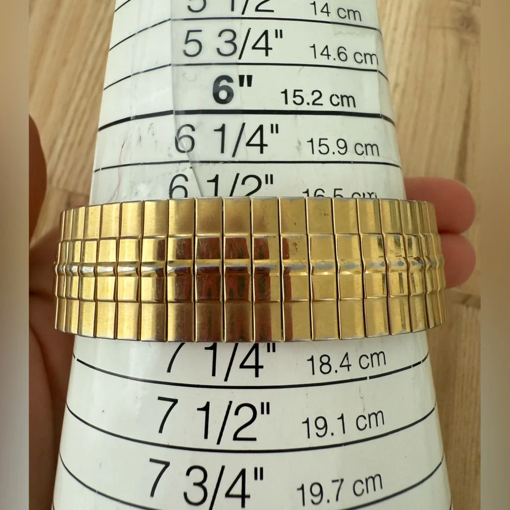 Caravelle by bulova mens gold tone classic dress watch NEW BATTERY